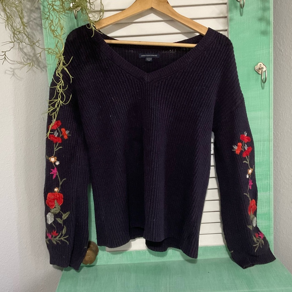 Embroidered American Eagle V-neck pullover